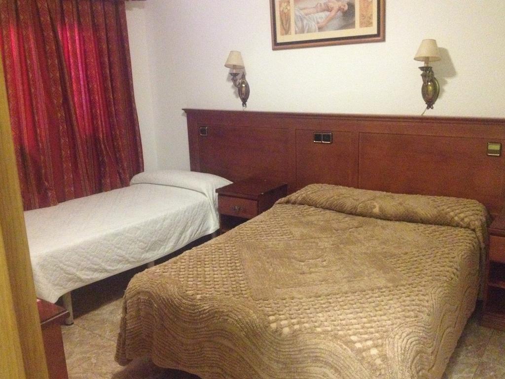 Hostal Gonzalez Guadarrama Room photo